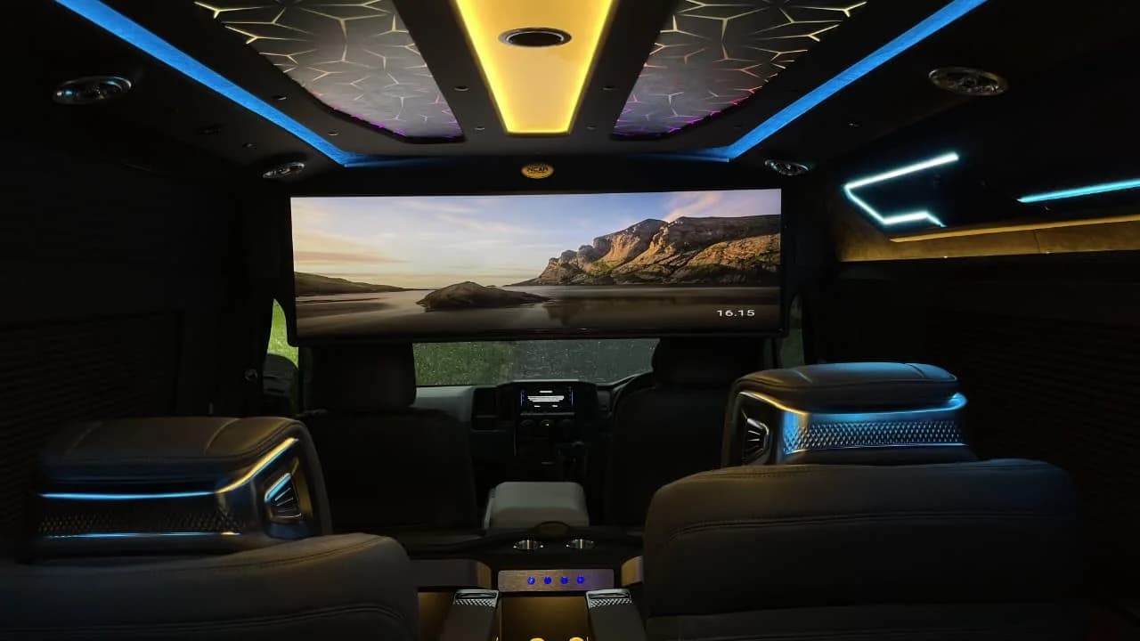 Toyota Hiace Luxury 9 Seat foto 3