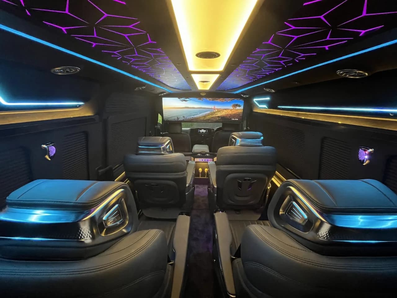 Toyota Hiace Luxury 9 Seat foto 4